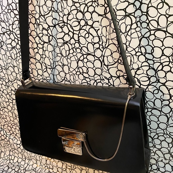 Gucci Shoulder Bag - Picture 2 of 15